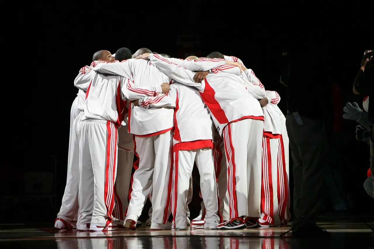 Basketballhold i huddle